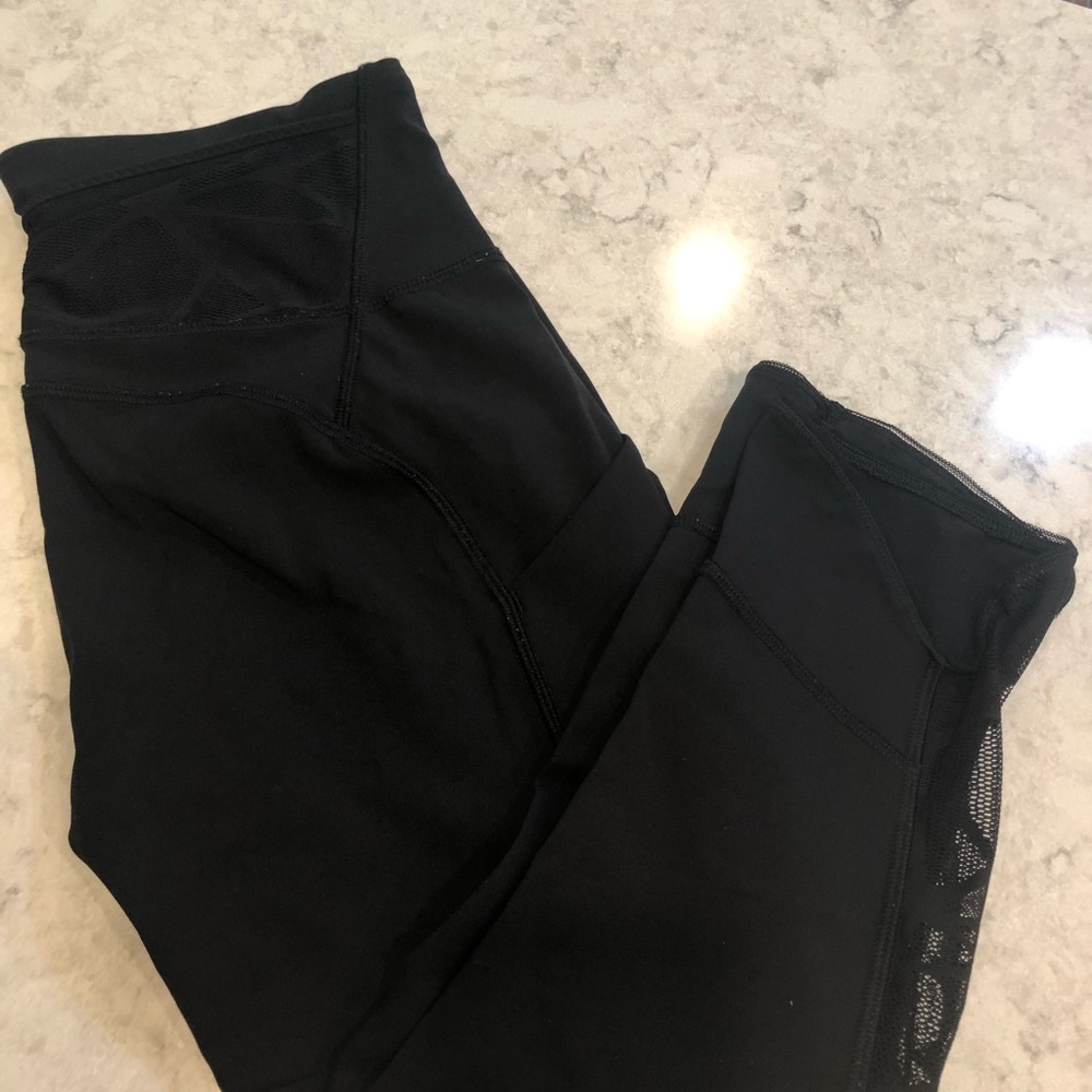 Lululemon black crop pant sz 6